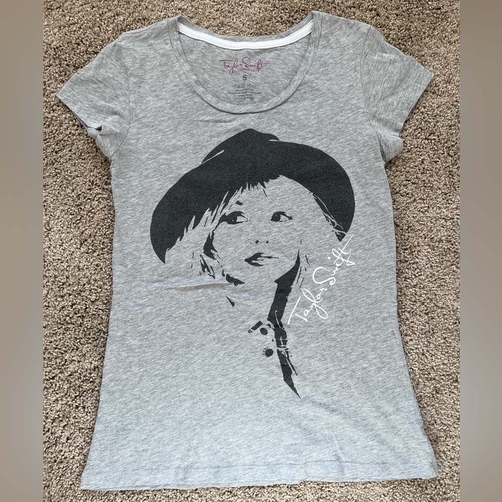 Taylor Swift tee size small